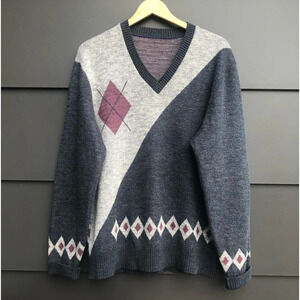 Vintage V-Neck Sweater - Diamond Pattern - lightweight knit  - two tone - L
